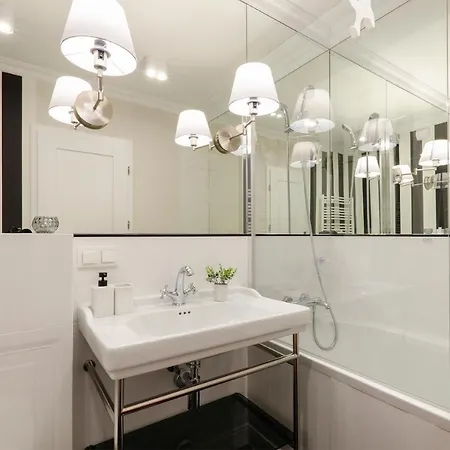 Sky Home- -manufaktura, Bezplatny Parking, Klimatyzacja, Dostep Na Kod דירה